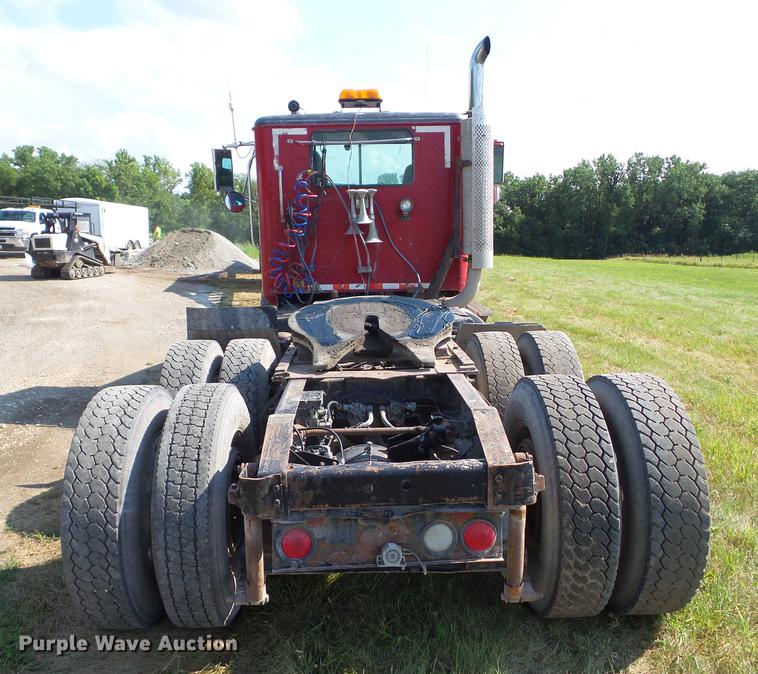 image for item L5688 1998 International 9300 semi truck