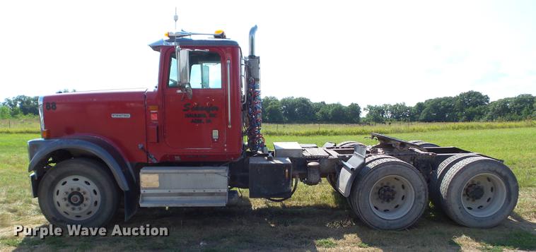 image for item L5688 1998 International 9300 semi truck