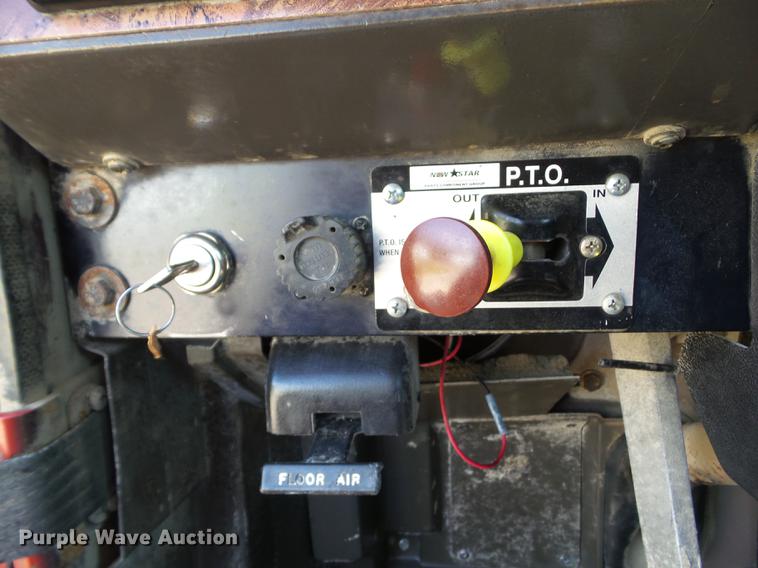 image for item L5688 1998 International 9300 semi truck