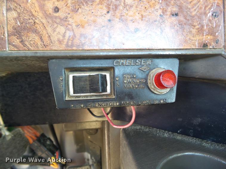 image for item L5688 1998 International 9300 semi truck