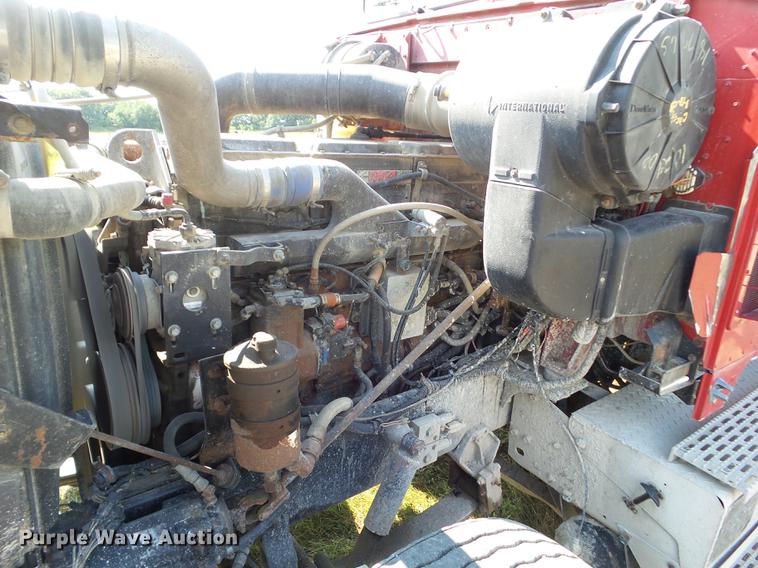 image for item L5688 1998 International 9300 semi truck