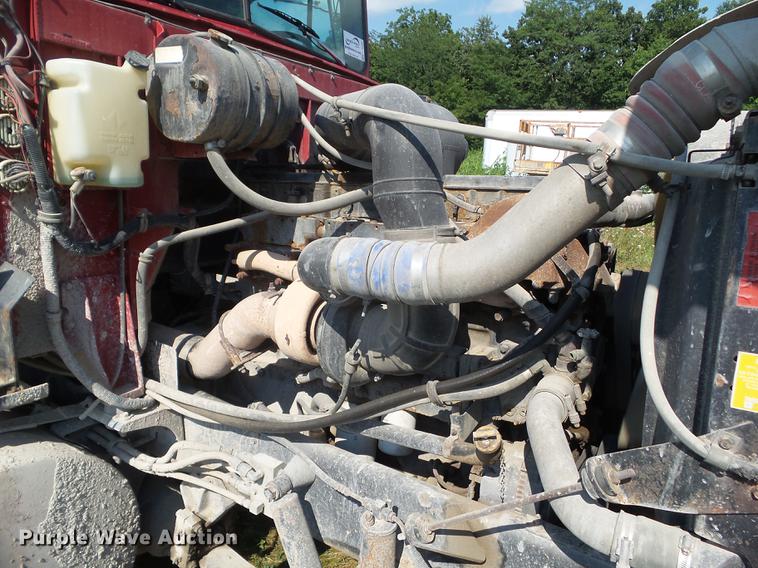 image for item L5688 1998 International 9300 semi truck