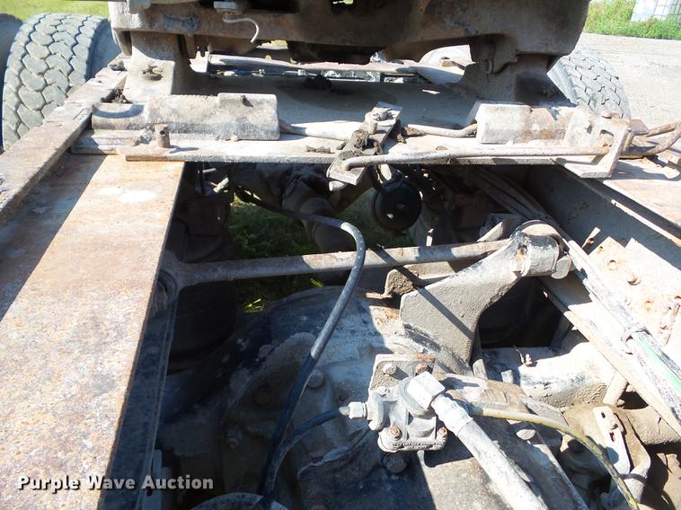 image for item L5688 1998 International 9300 semi truck