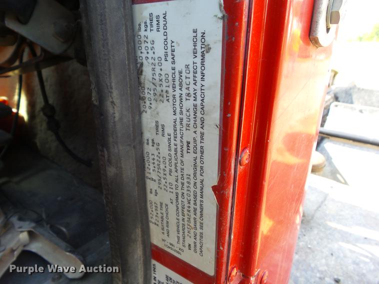 image for item L5688 1998 International 9300 semi truck