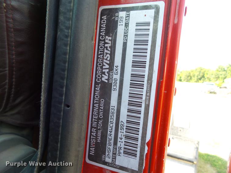 image for item L5688 1998 International 9300 semi truck