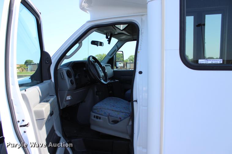 image for item BE9325 2012 Ford E350 Super Duty shuttle bus