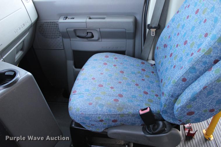 image for item BE9325 2012 Ford E350 Super Duty shuttle bus