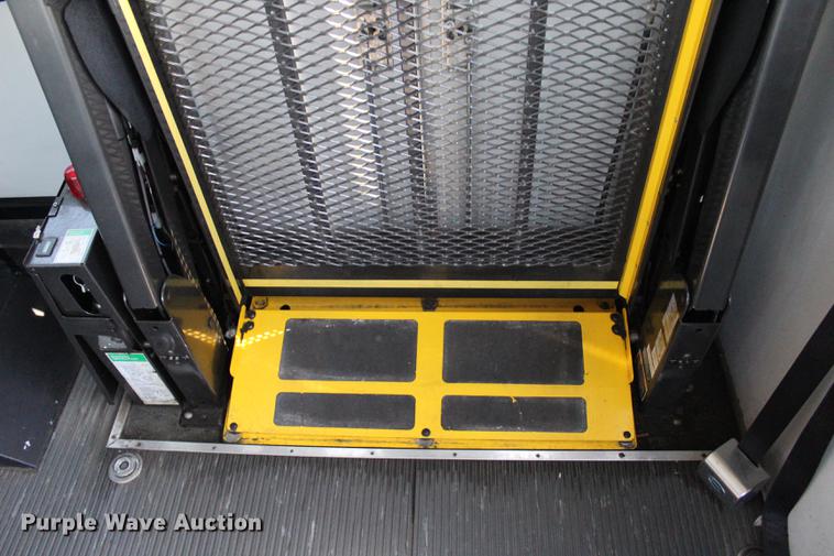 image for item BE9325 2012 Ford E350 Super Duty shuttle bus