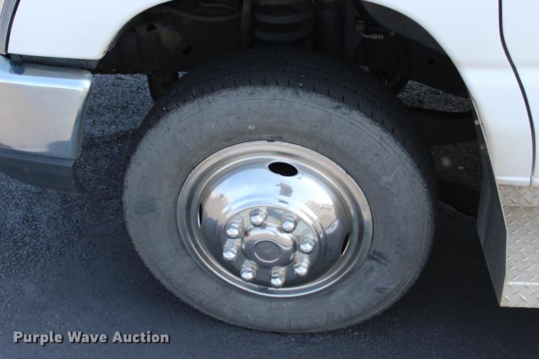 image for item BE9325 2012 Ford E350 Super Duty shuttle bus