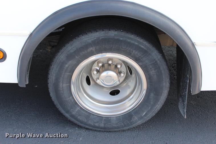 image for item BE9325 2012 Ford E350 Super Duty shuttle bus