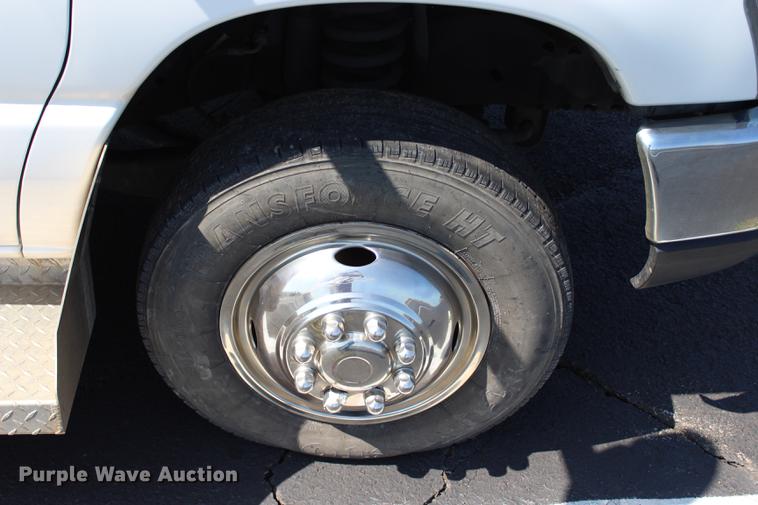 image for item BE9325 2012 Ford E350 Super Duty shuttle bus