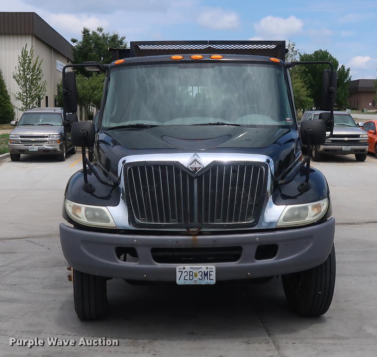 image for item BW9190 2008 International 4400 flatbed truck