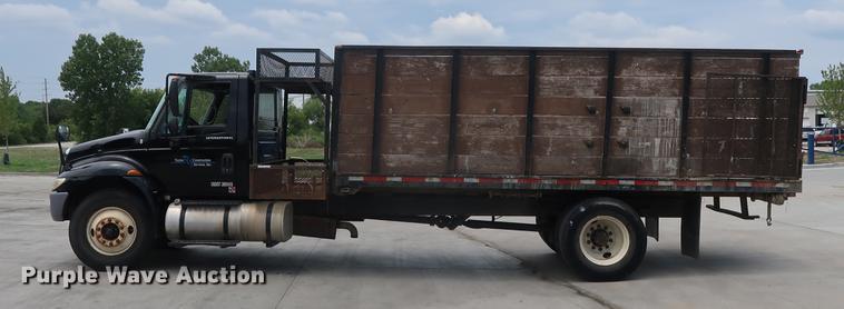 image for item BW9190 2008 International 4400 flatbed truck