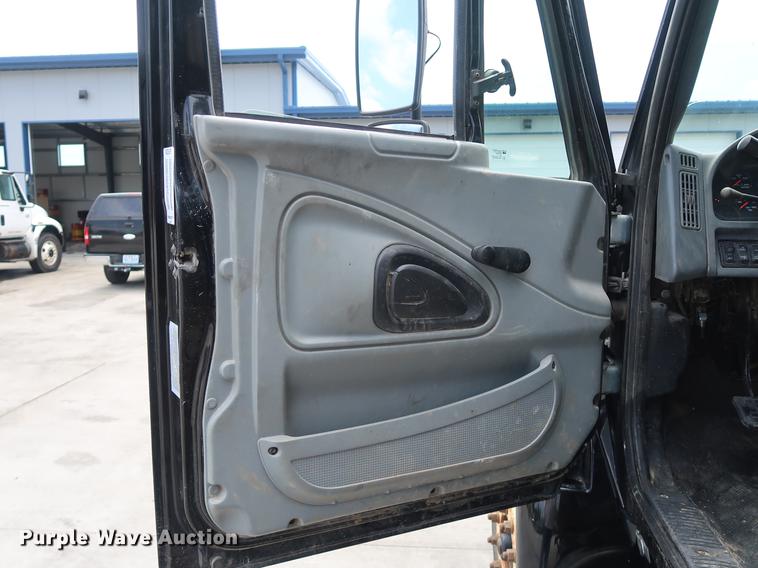 image for item BW9190 2008 International 4400 flatbed truck