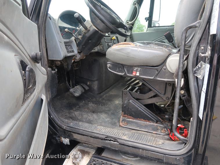 image for item BW9190 2008 International 4400 flatbed truck