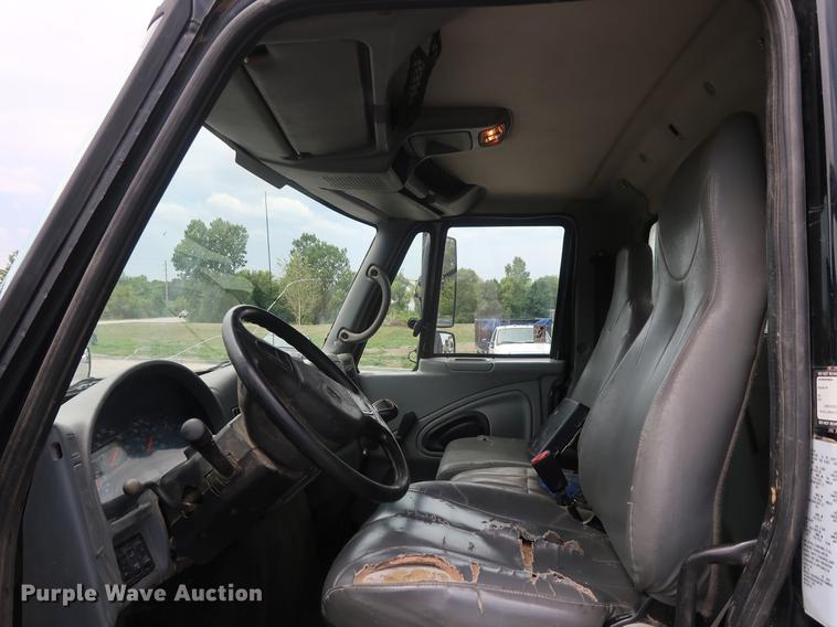 image for item BW9190 2008 International 4400 flatbed truck