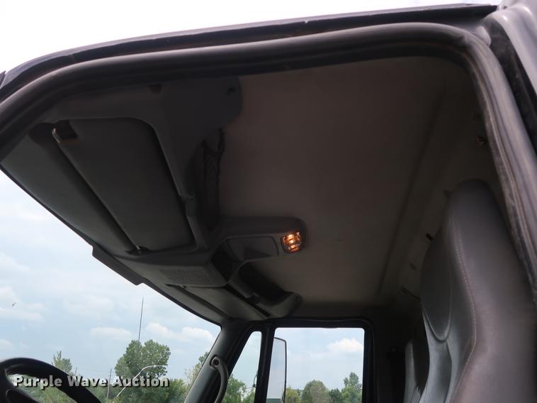 image for item BW9190 2008 International 4400 flatbed truck