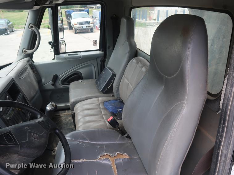 image for item BW9190 2008 International 4400 flatbed truck