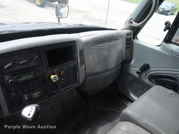 image for item BW9190 2008 International 4400 flatbed truck