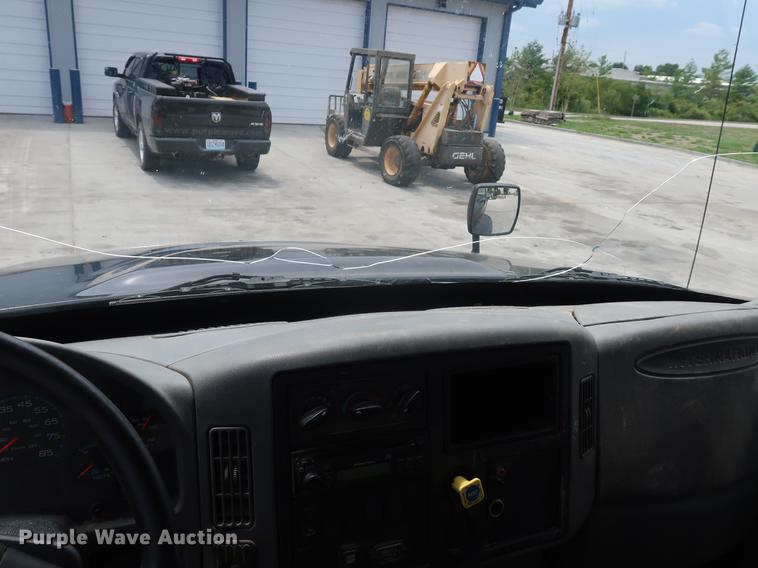 image for item BW9190 2008 International 4400 flatbed truck