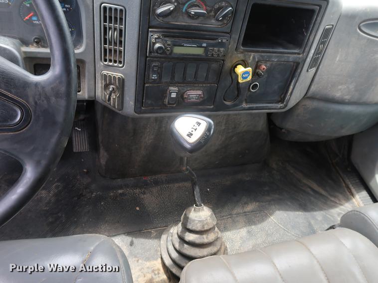 image for item BW9190 2008 International 4400 flatbed truck