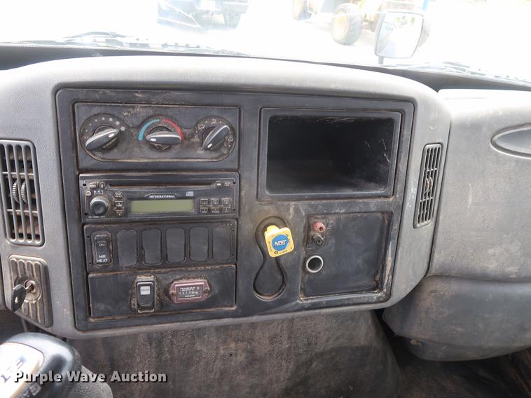 image for item BW9190 2008 International 4400 flatbed truck