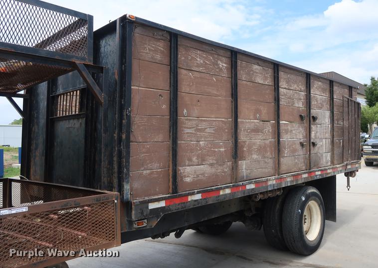 image for item BW9190 2008 International 4400 flatbed truck