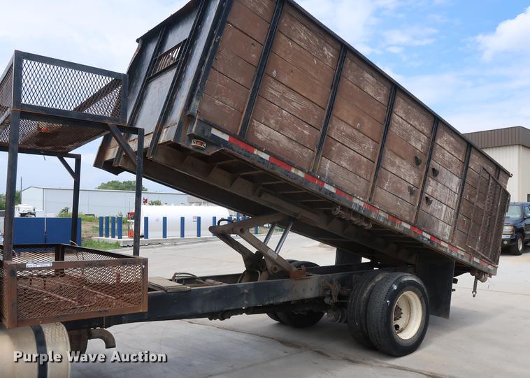 image for item BW9190 2008 International 4400 flatbed truck