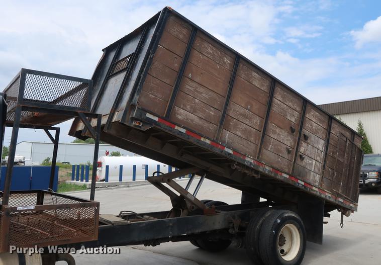 image for item BW9190 2008 International 4400 flatbed truck