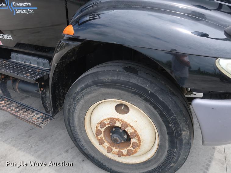 image for item BW9190 2008 International 4400 flatbed truck