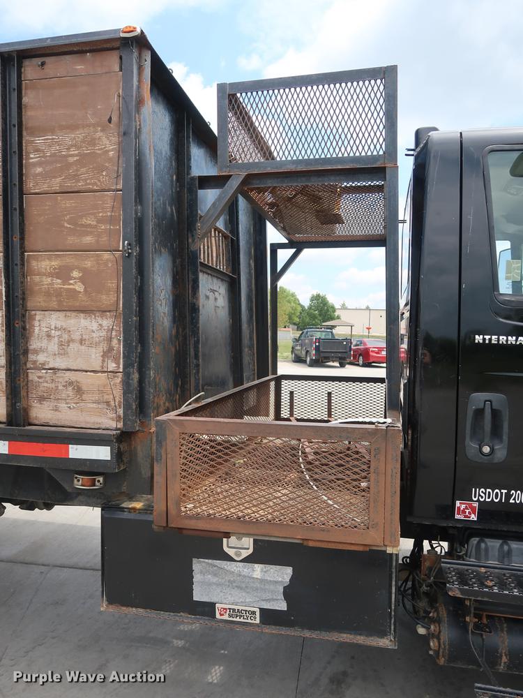 image for item BW9190 2008 International 4400 flatbed truck