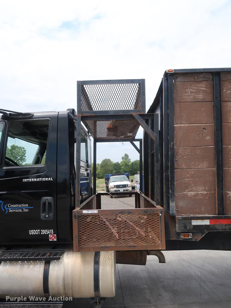 image for item BW9190 2008 International 4400 flatbed truck