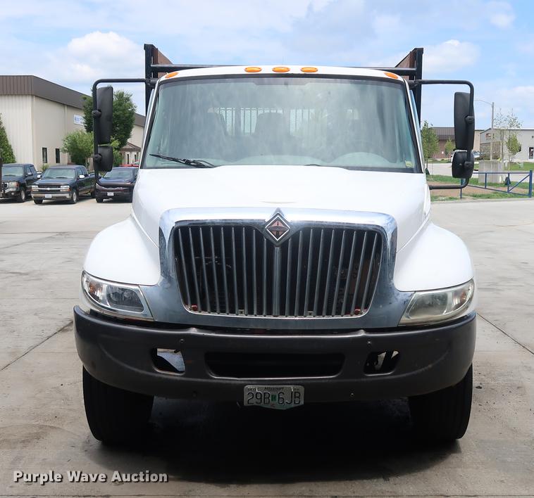 image for item BW9191 2003 International 4300 flatbed truck