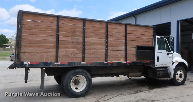 image for item BW9191 2003 International 4300 flatbed truck