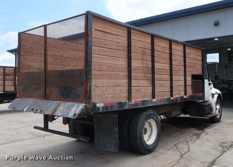 image for item BW9191 2003 International 4300 flatbed truck