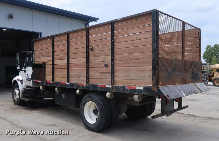 image for item BW9191 2003 International 4300 flatbed truck