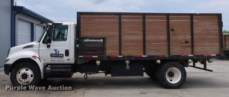 image for item BW9191 2003 International 4300 flatbed truck