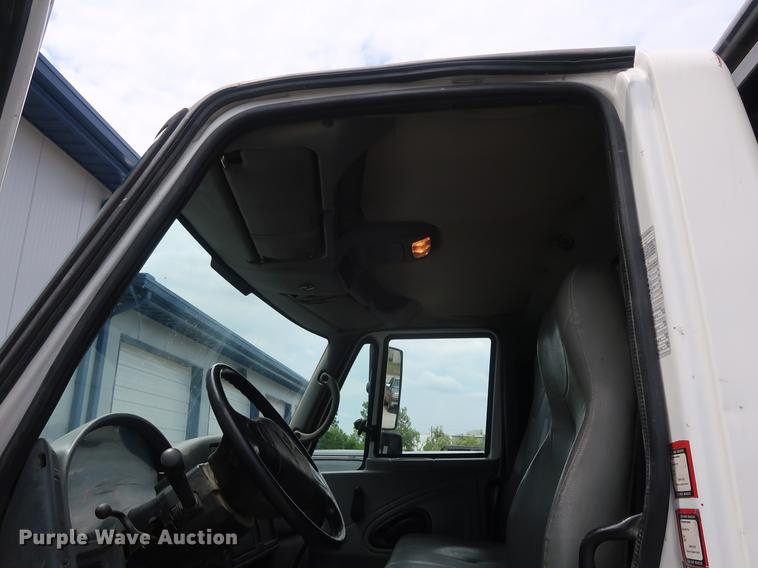 image for item BW9191 2003 International 4300 flatbed truck