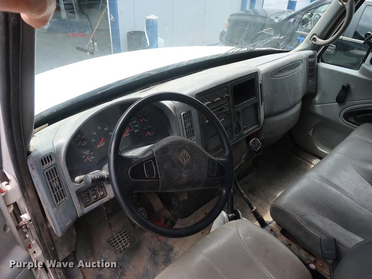 image for item BW9191 2003 International 4300 flatbed truck