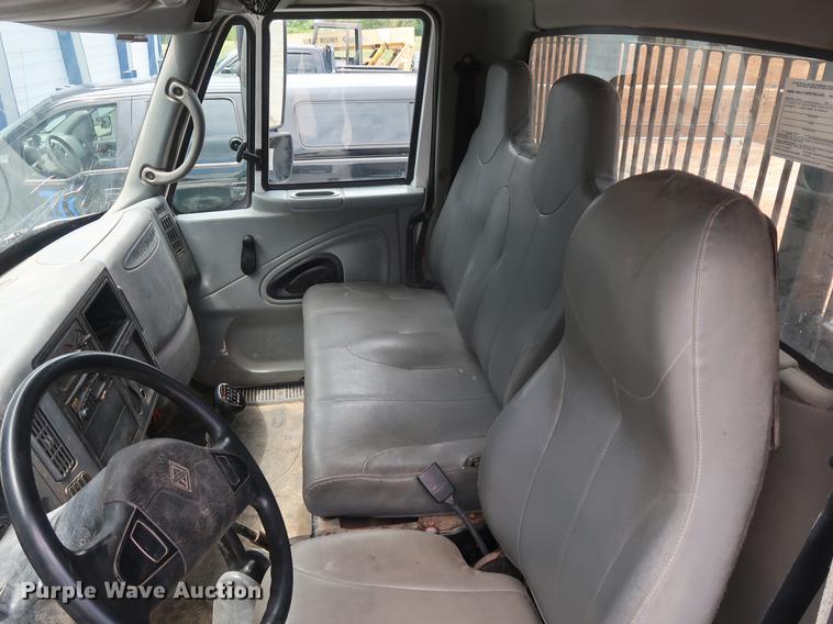 image for item BW9191 2003 International 4300 flatbed truck