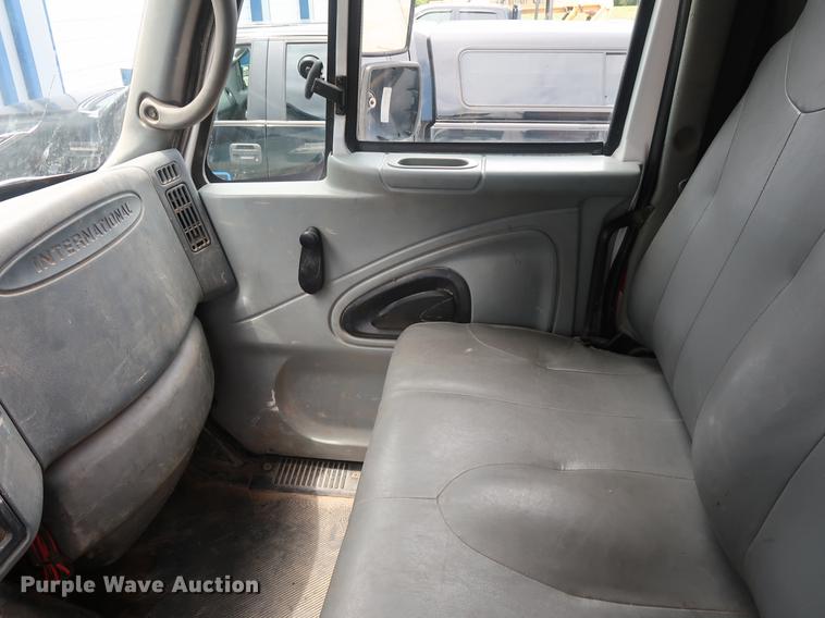 image for item BW9191 2003 International 4300 flatbed truck