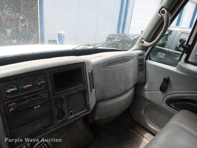 image for item BW9191 2003 International 4300 flatbed truck