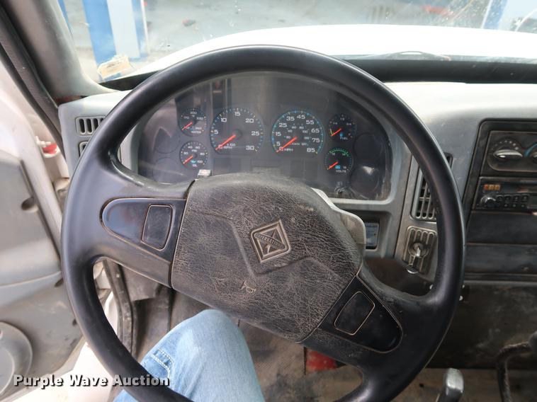 image for item BW9191 2003 International 4300 flatbed truck