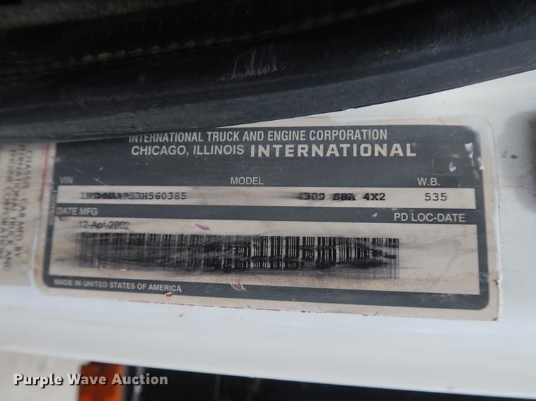 image for item BW9191 2003 International 4300 flatbed truck