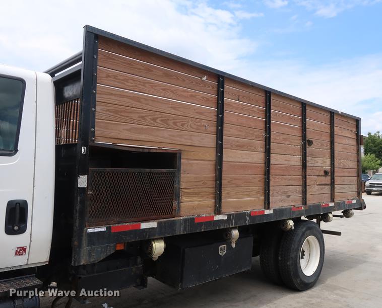 image for item BW9191 2003 International 4300 flatbed truck