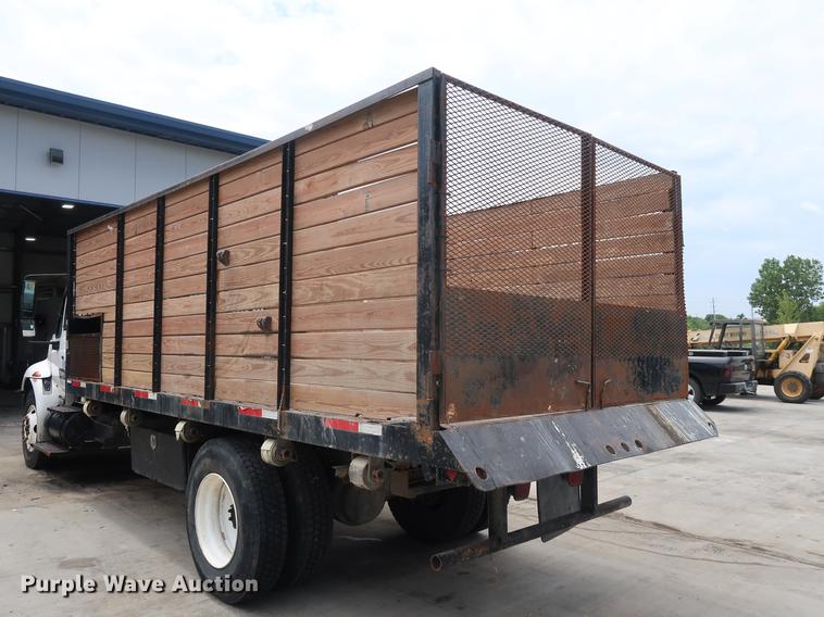 image for item BW9191 2003 International 4300 flatbed truck