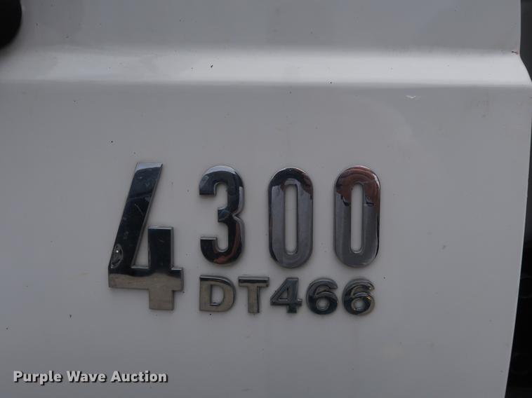 image for item BW9191 2003 International 4300 flatbed truck