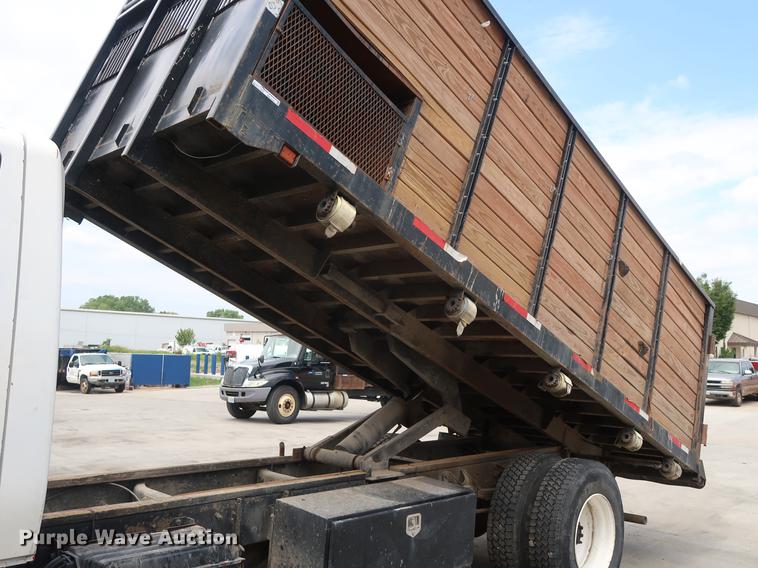image for item BW9191 2003 International 4300 flatbed truck