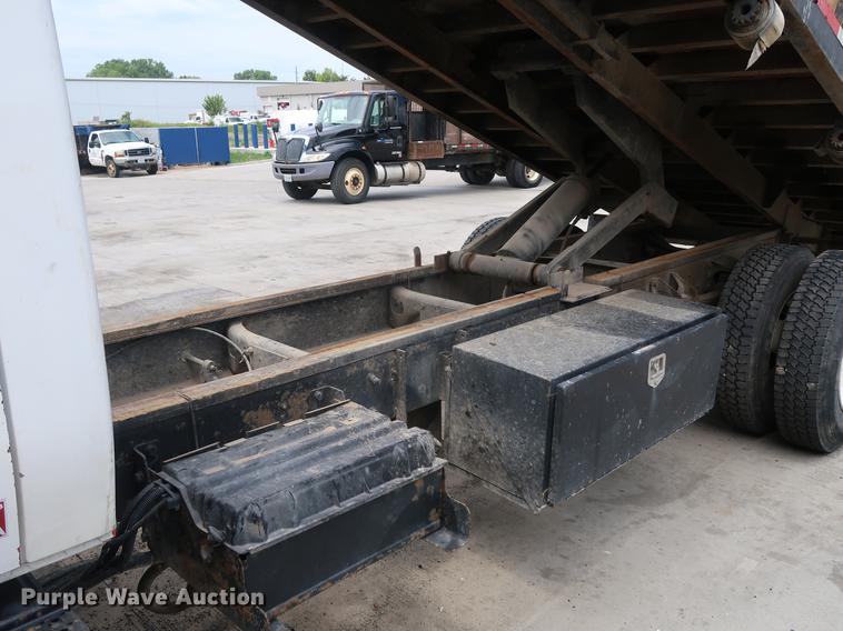 image for item BW9191 2003 International 4300 flatbed truck