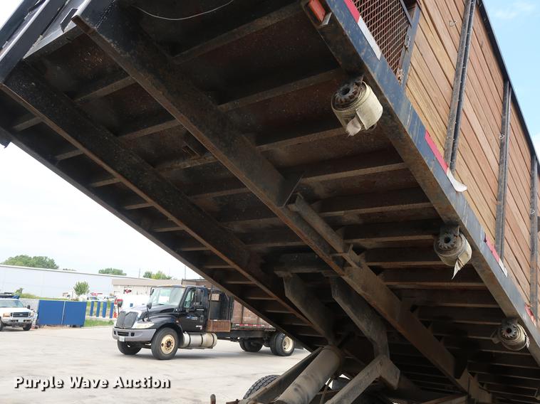 image for item BW9191 2003 International 4300 flatbed truck